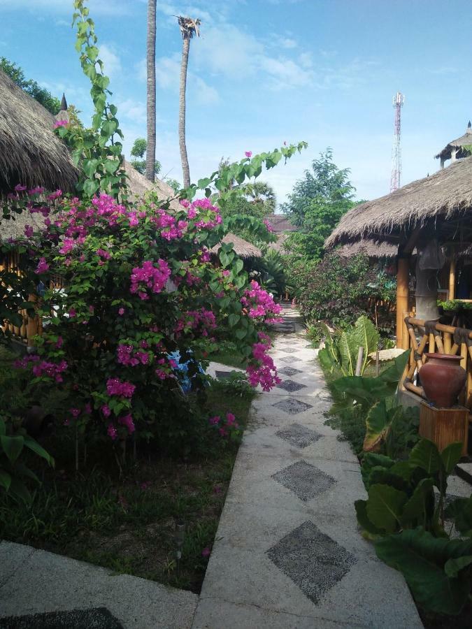 Tua Tua Keladi Bungalows Gili Air Buitenkant foto